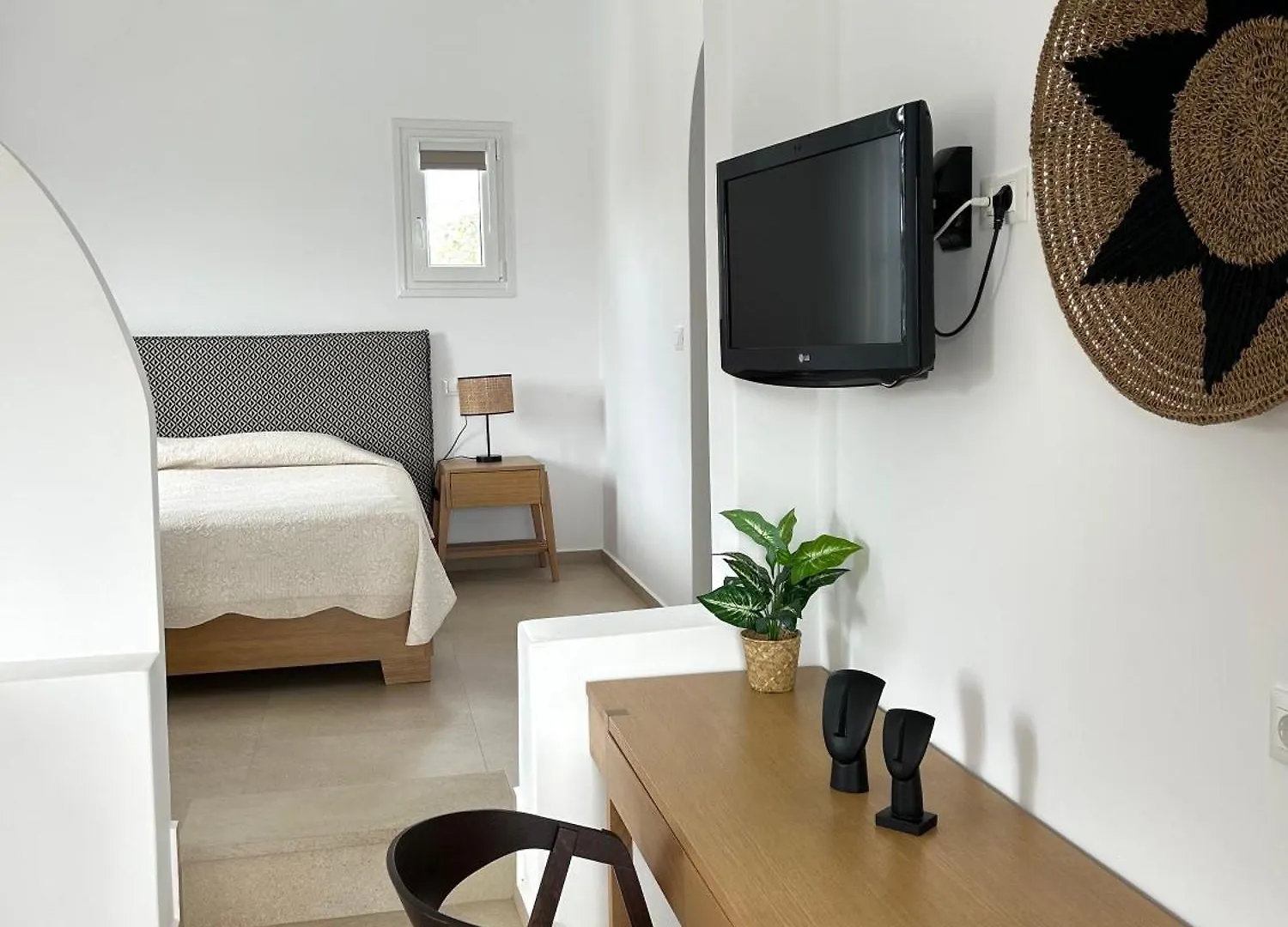 Esperides Apartment Platis Yialos  Greece